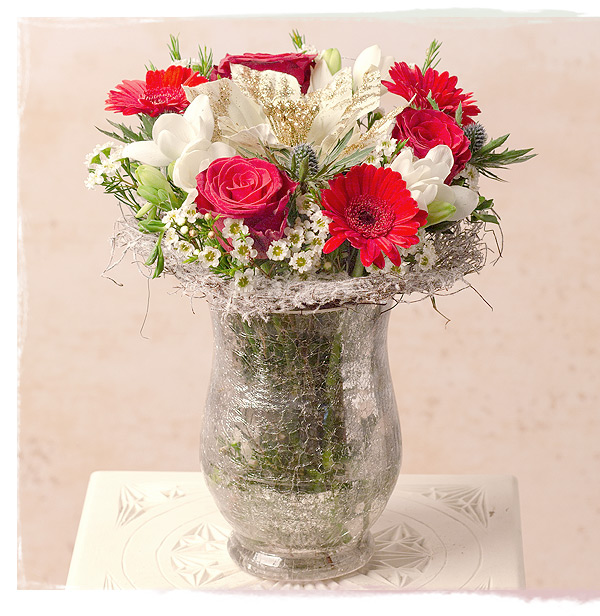 Christmas Posy - Only &pound;26.40 delivered