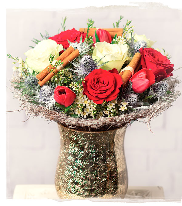 Christmas Posy - Only &pound;30.80 delivered